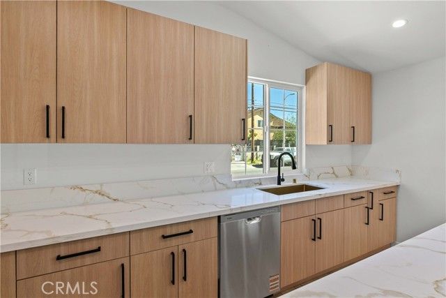 8401 Kester, Panorama City (los Angeles), CA 91402