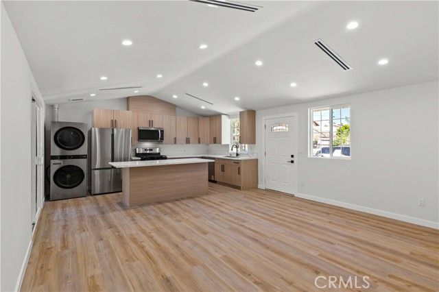 8401 Kester, Panorama City (los Angeles), CA 91402