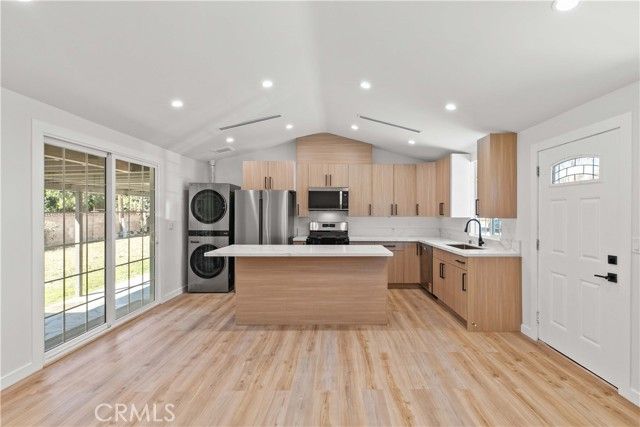 8401 Kester, Panorama City (los Angeles), CA 91402