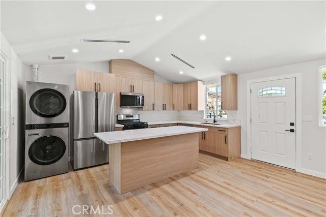 8401 Kester, Panorama City (los Angeles), CA 91402