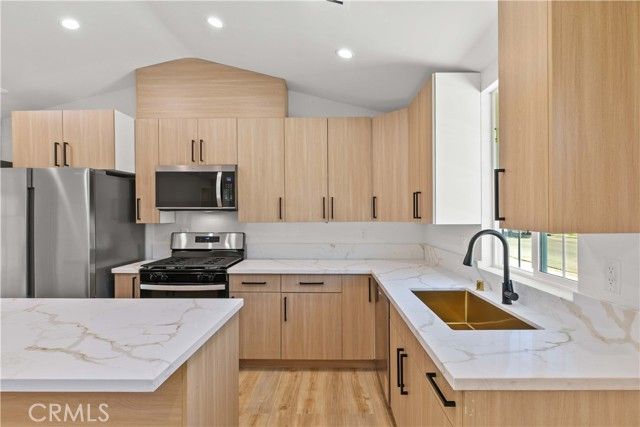 8401 Kester, Panorama City (los Angeles), CA 91402