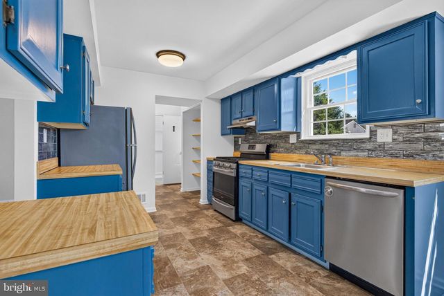 15 UTICA RD, Marlton, NJ 08053