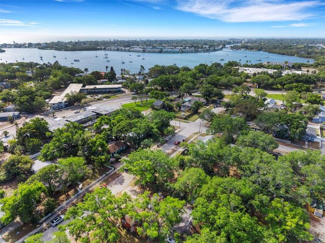 2715 5TH STREET S, St Petersburg, FL 33705