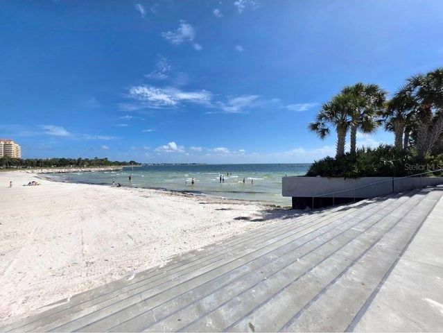 2715 5TH STREET S, St Petersburg, FL 33705