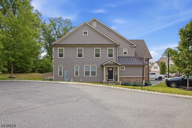 10 Albie Dr, Mountain Lakes Boro, NJ 07046
