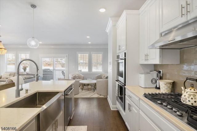 10 Albie Dr, Mountain Lakes Boro, NJ 07046