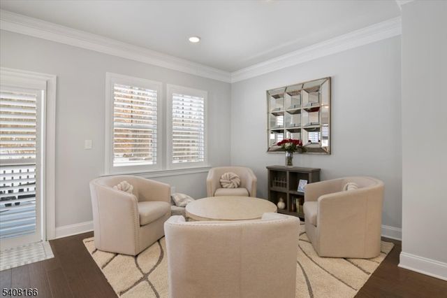 10 Albie Dr, Mountain Lakes Boro, NJ 07046
