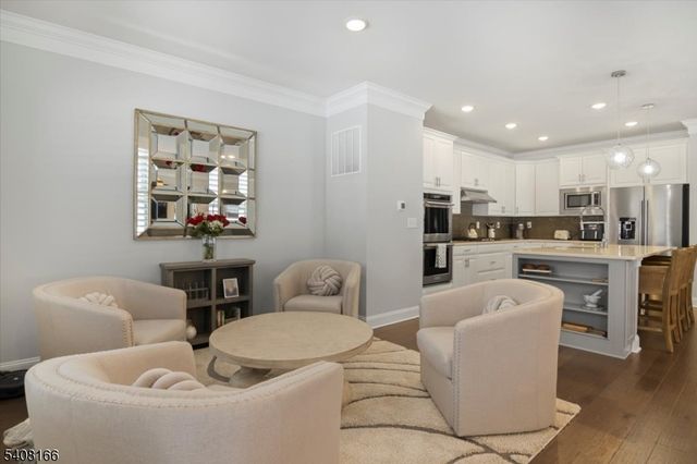 10 Albie Dr, Mountain Lakes Boro, NJ 07046