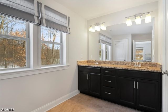 10 Albie Dr, Mountain Lakes Boro, NJ 07046