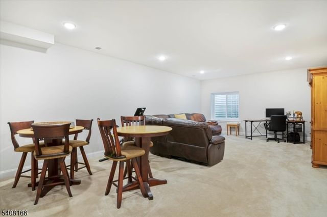 10 Albie Dr, Mountain Lakes Boro, NJ 07046