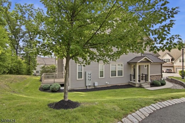 10 Albie Dr, Mountain Lakes Boro, NJ 07046