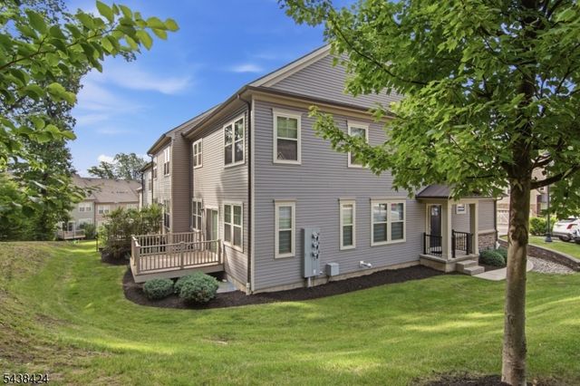 10 Albie Dr, Mountain Lakes Boro, NJ 07046