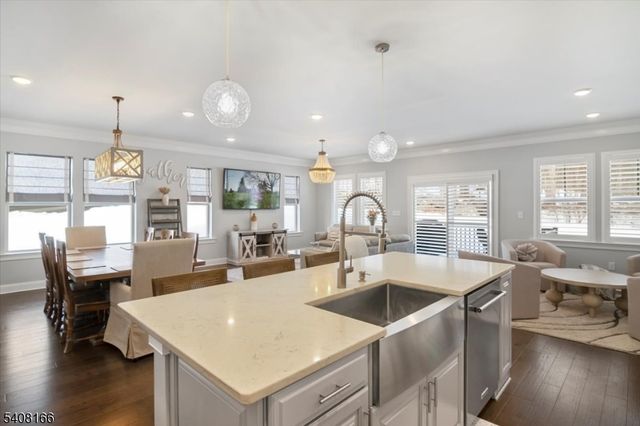 10 Albie Dr, Mountain Lakes Boro, NJ 07046