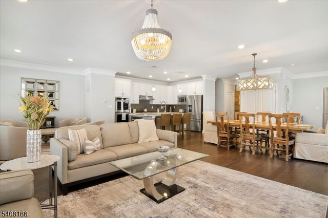 10 Albie Dr, Mountain Lakes Boro, NJ 07046