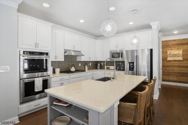 10 Albie Dr, Mountain Lakes Boro, NJ 07046