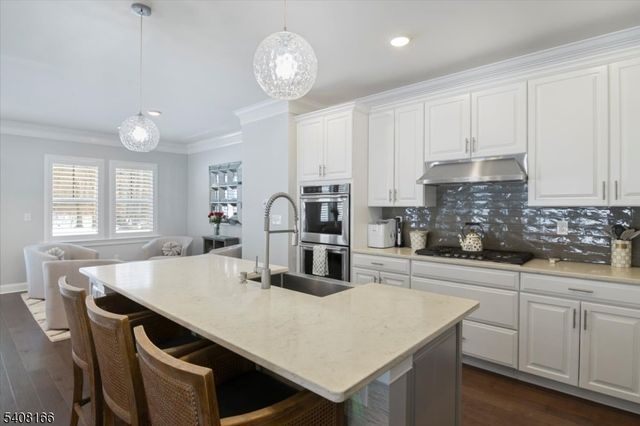 10 Albie Dr, Mountain Lakes Boro, NJ 07046