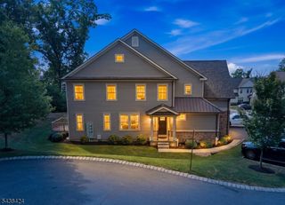 10 Albie Dr, Mountain Lakes Boro, NJ 07046