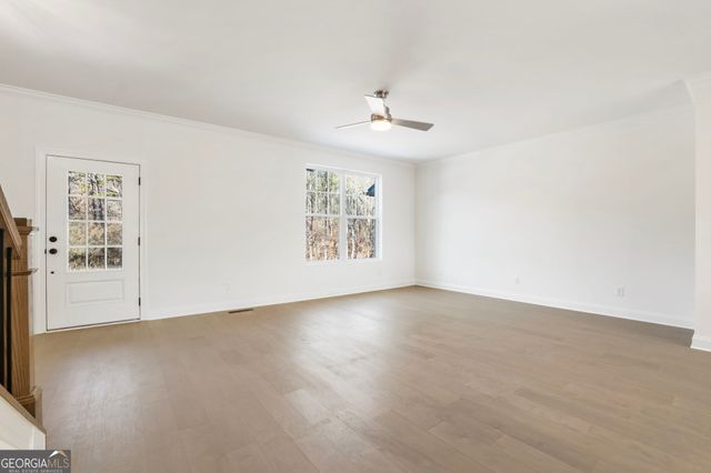 624 Oakleaf Grove Lane, Sugar Hill, GA 30518