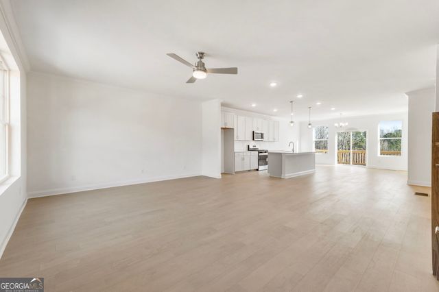 624 Oakleaf Grove Lane, Sugar Hill, GA 30518