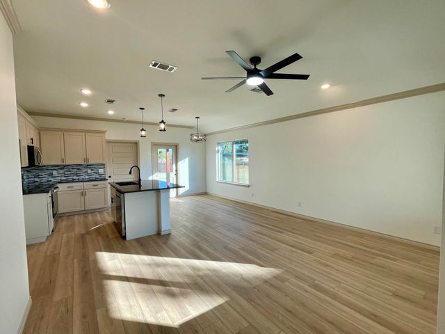 13 E 28th Street, San Angelo, TX 76903
