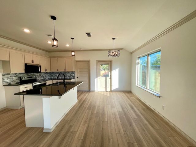 13 E 28th Street, San Angelo, TX 76903