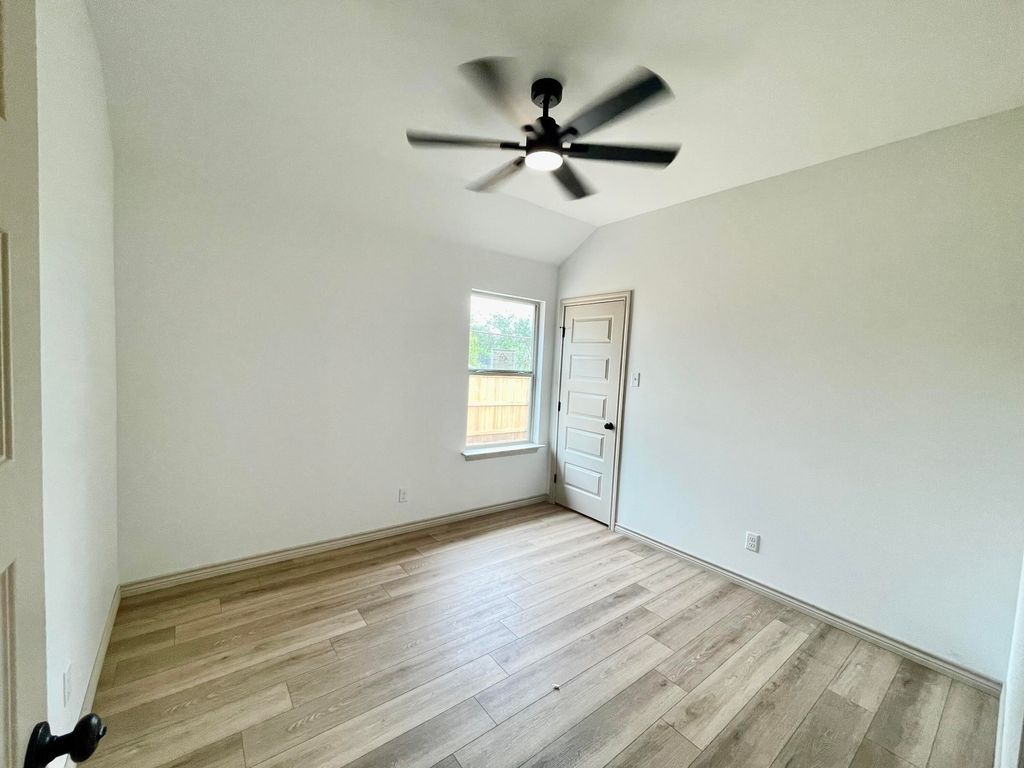 Image 12 of property listing at 13 E 28th Street, San Angelo, TX 76903