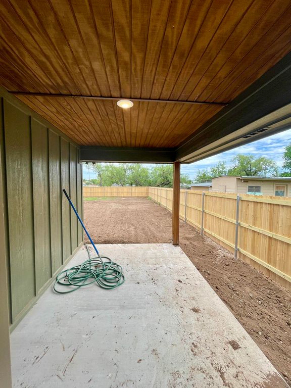 Image 14 of property listing at 13 E 28th Street, San Angelo, TX 76903
