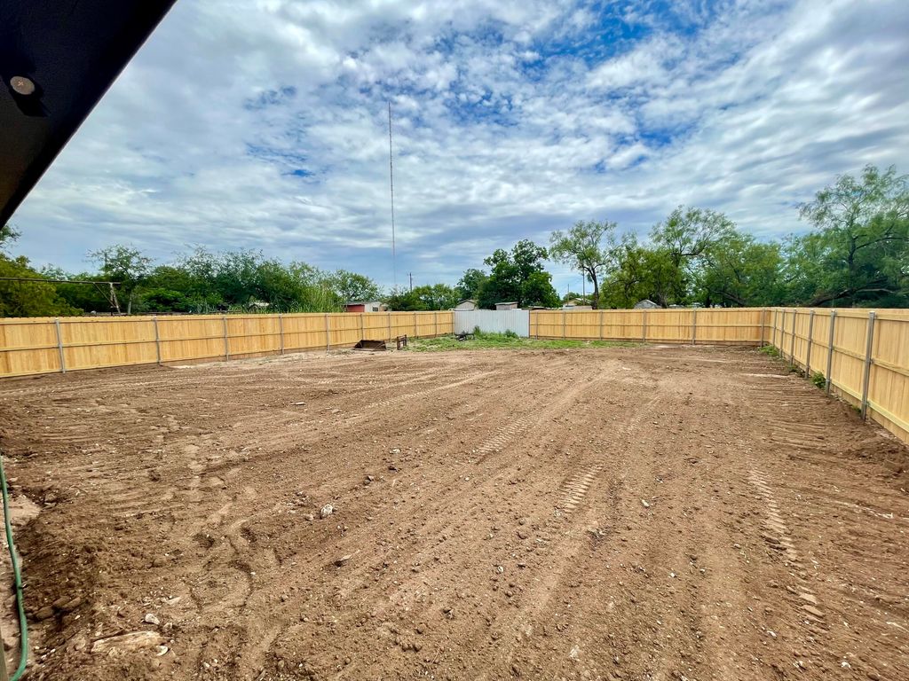 Image 15 of property listing at 13 E 28th Street, San Angelo, TX 76903