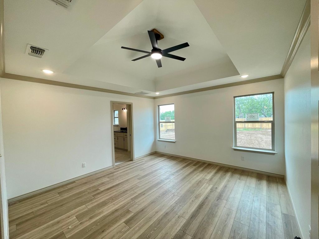 Image 6 of property listing at 13 E 28th Street, San Angelo, TX 76903