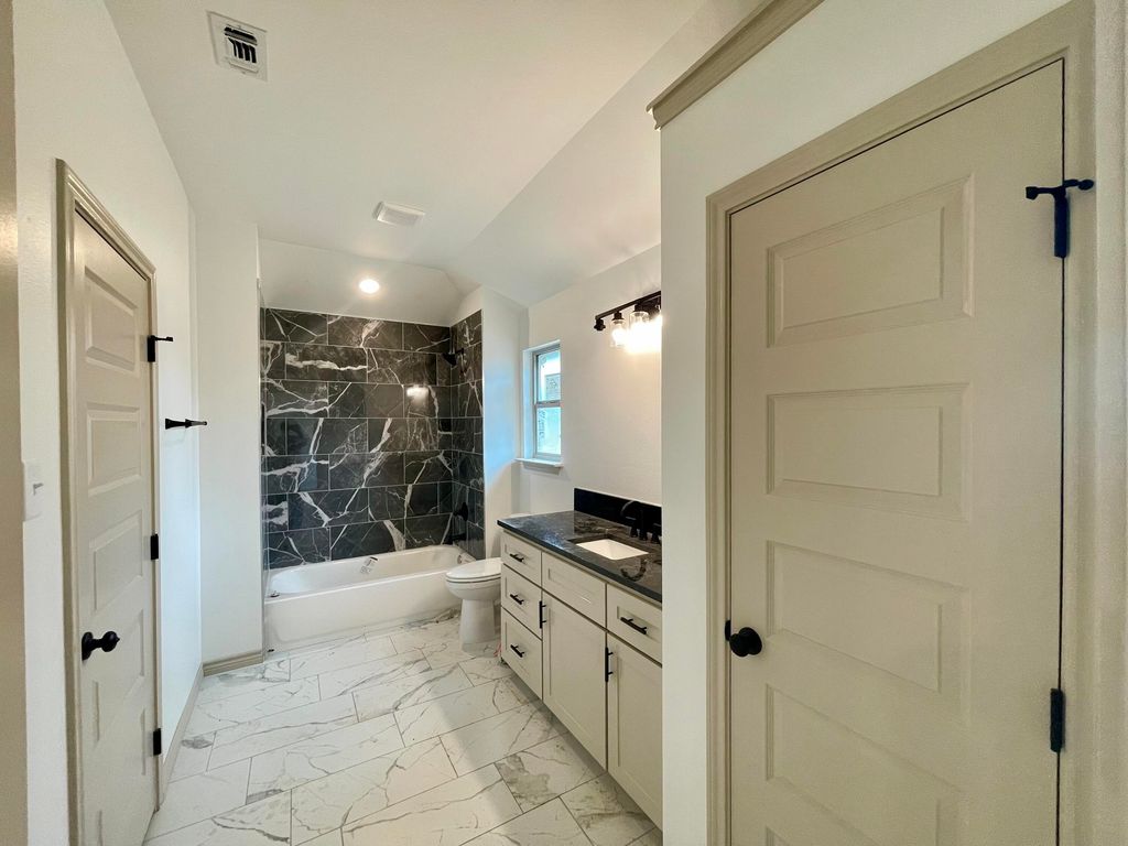 Image 7 of property listing at 13 E 28th Street, San Angelo, TX 76903