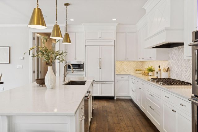 15710 Highwood Drive, Minnetonka, MN 55345