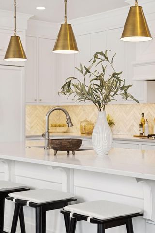 15710 Highwood Drive, Minnetonka, MN 55345