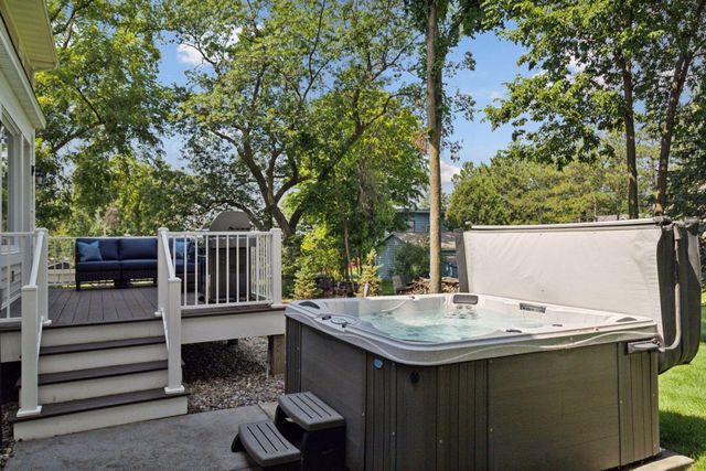 15710 Highwood Drive, Minnetonka, MN 55345