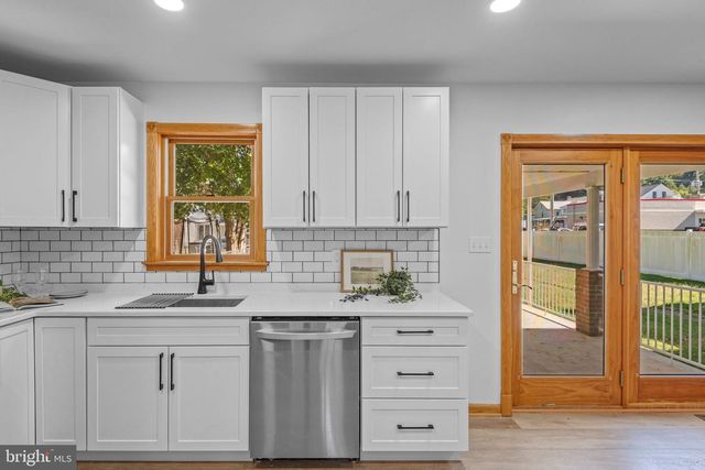 407 MARKET ST, Lykens, PA 17048