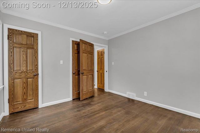 27510 California Drive Se, Lathrup Village, MI 48076