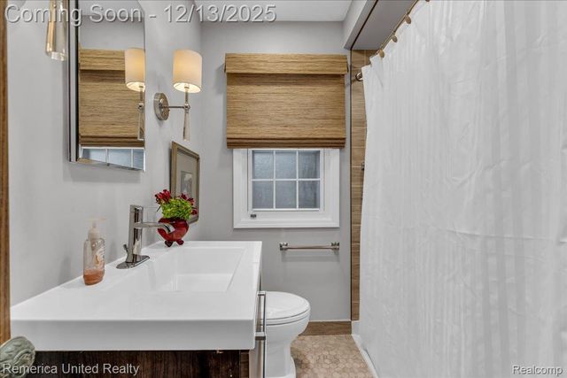 27510 California Drive Se, Lathrup Village, MI 48076