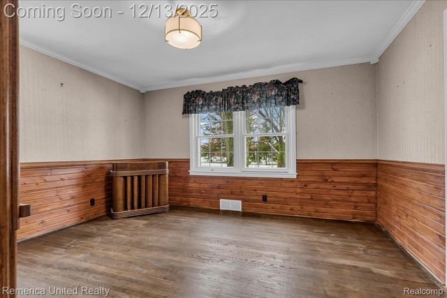 27510 California Drive Se, Lathrup Village, MI 48076