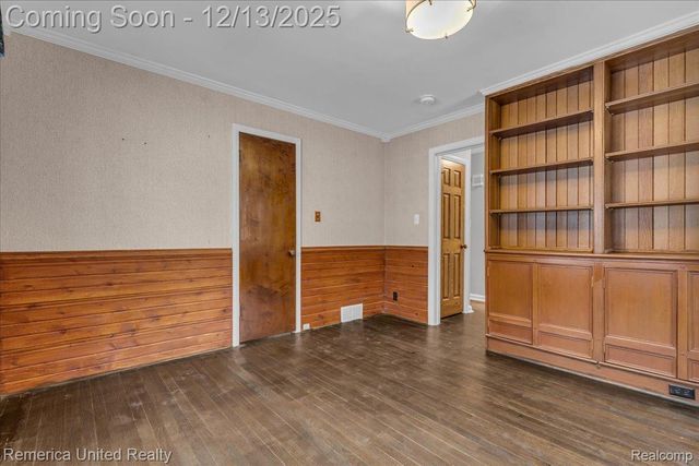 27510 California Drive Se, Lathrup Village, MI 48076