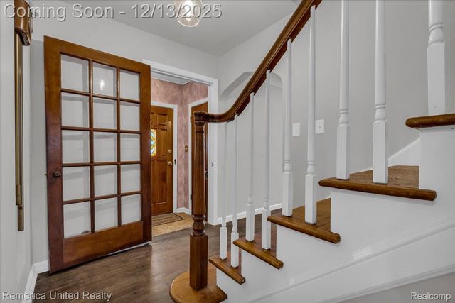 27510 California Drive Se, Lathrup Village, MI 48076