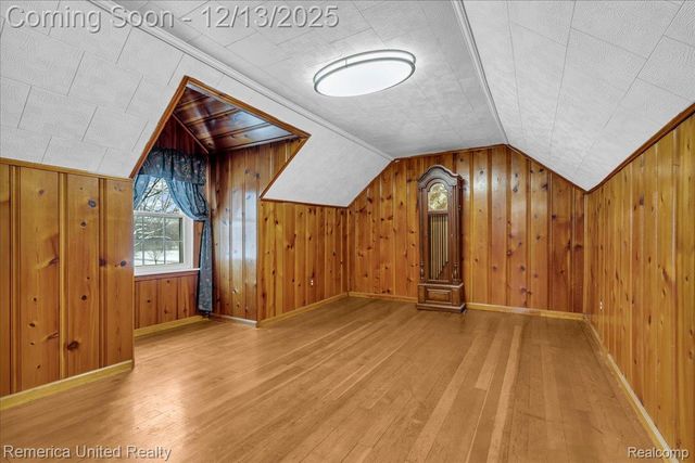 27510 California Drive Se, Lathrup Village, MI 48076