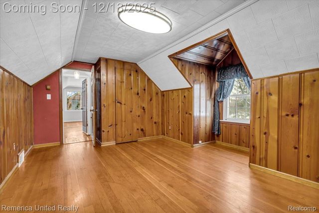 27510 California Drive Se, Lathrup Village, MI 48076