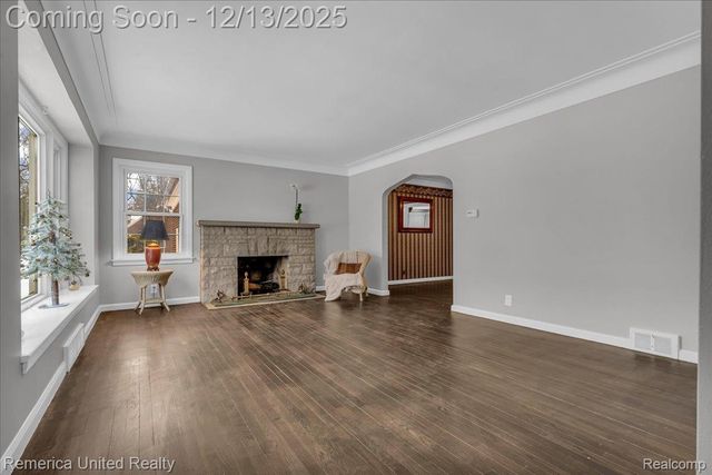 27510 California Drive Se, Lathrup Village, MI 48076