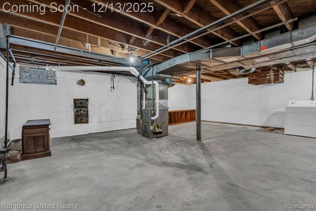 27510 California Drive Se, Lathrup Village, MI 48076