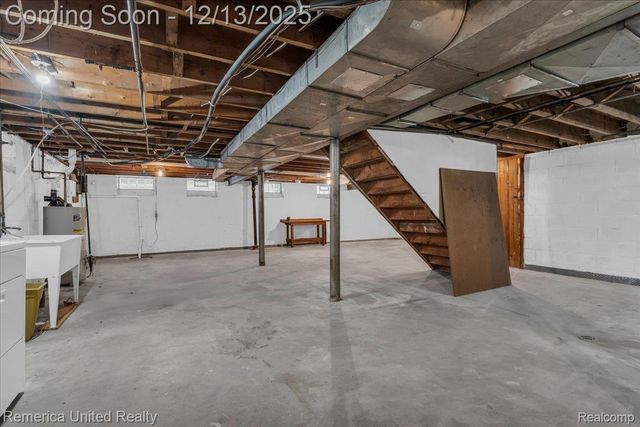 27510 California Drive Se, Lathrup Village, MI 48076