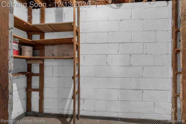 27510 California Drive Se, Lathrup Village, MI 48076