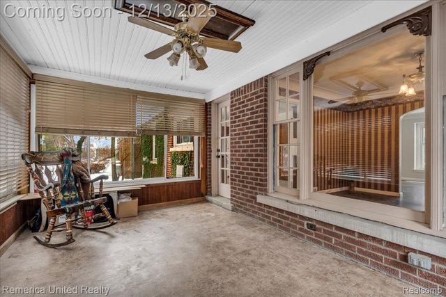 27510 California Drive Se, Lathrup Village, MI 48076