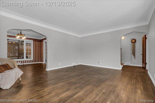 27510 California Drive Se, Lathrup Village, MI 48076