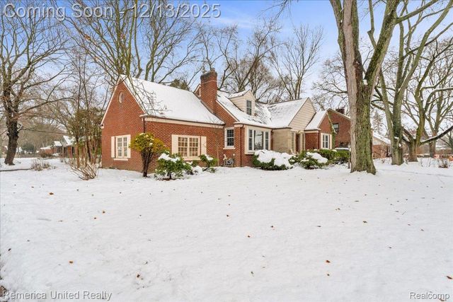 27510 California Drive Se, Lathrup Village, MI 48076