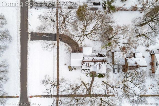 27510 California Drive Se, Lathrup Village, MI 48076