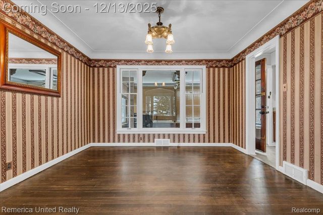 27510 California Drive Se, Lathrup Village, MI 48076